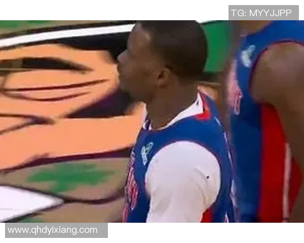 这球霸气！贾旺特·格林抢断隔着小白单臂拉弓暴扣 抱怨裁判被吹T